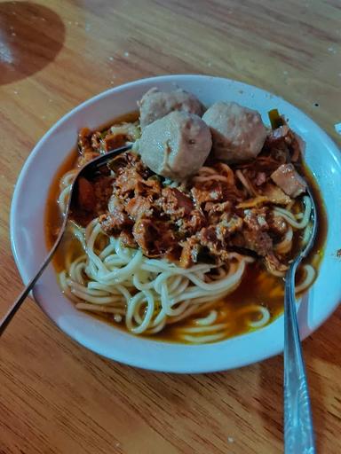 https://horego-prod-outlets-photos.s3.ap-southeast-3.amazonaws.com/horego.com/banjar-baru-selatan/restaurant/bakso-dan-mie-ayam-surti/review/thumbnail/af1qipojgo2qmlxgn2q3tngmwzwnqcmkiitdoct1_wfq.jpg