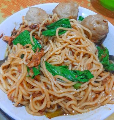 https://horego-prod-outlets-photos.s3.ap-southeast-3.amazonaws.com/horego.com/banjar-baru-selatan/restaurant/bakso-dan-mie-ayam-surti/review/thumbnail/af1qippjqopxjyull7ujo_go2hawqorbwr5jy-h2weu4.jpg