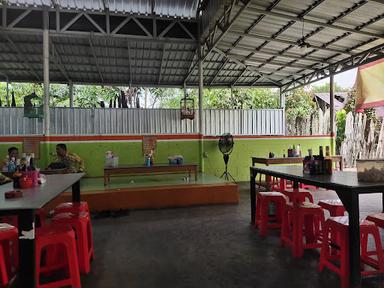 https://horego-prod-outlets-photos.s3.ap-southeast-3.amazonaws.com/horego.com/banjar-baru-selatan/restaurant/mie-ayam-dan-bakso-raden-solo/review/thumbnail/af1qipoqqr0kkyerm0lc0r6hlzz0itlvuljeilad5g25.jpg