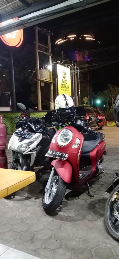 https://horego-prod-outlets-photos.s3.ap-southeast-3.amazonaws.com/horego.com/banjar-baru-selatan/restaurant/rm-mie-jogja-pak-karso/review/thumbnail/af1qipp8ivtoy257q9kbooowspk_4hjtolff2l5bvm5o.jpg