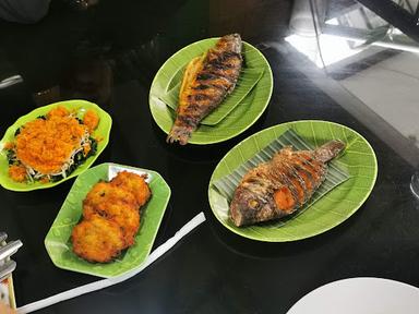 https://horego-prod-outlets-photos.s3.ap-southeast-3.amazonaws.com/horego.com/banjar-baru-selatan/restaurant/waroeng-bamboe/review/thumbnail/af1qipoykeyqp1fxg8ilr8jh93ho1yhpquduruv8gz2i.jpg