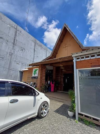 https://horego-prod-outlets-photos.s3.ap-southeast-3.amazonaws.com/horego.com/banjar-baru-utara/restaurant/kampung-lauk/review/thumbnail/af1qipn9yehjgjolieavufbf5ldkzy_tzvtlv2vlo9y9.jpg