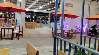 https://horego-prod-outlets-photos.s3.ap-southeast-3.amazonaws.com/horego.com/banjar-baru-utara/restaurant/mie-goyang-banjar-baru/review/thumbnail/af1qipnik_u3e17e_4ojr8mjdl0wk6tb9h-gekrultvz.jpg