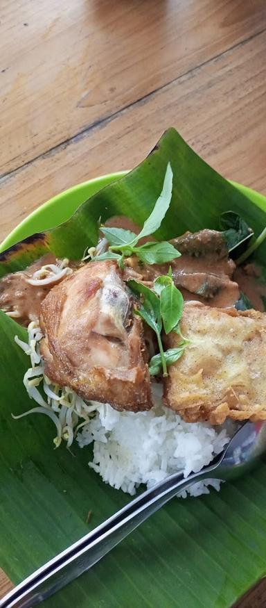 https://horego-prod-outlets-photos.s3.ap-southeast-3.amazonaws.com/horego.com/banjar-baru-utara/restaurant/nasi-pecel-somo-gambul-pinus/review/thumbnail/af1qipodksvptuw2mdkkwh4ovoh8cpkpt7bifwfbnrxs.jpg