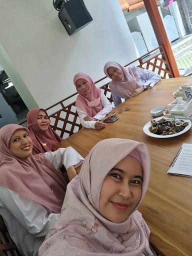 https://horego-prod-outlets-photos.s3.ap-southeast-3.amazonaws.com/horego.com/banjarmasin-tengah/restaurant/kerang-kencana-seafood-resto/review/thumbnail/af1qipp36299wjyaku43uretljorb7reoi1b3gioaff0.jpg