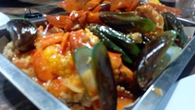 https://horego-prod-outlets-photos.s3.ap-southeast-3.amazonaws.com/horego.com/banjarmasin-tengah/restaurant/pondok-seafood-88/review/thumbnail/af1qipmijq9btgz_sbzrzr-fiypjowdu-nn9bkwimity.jpg