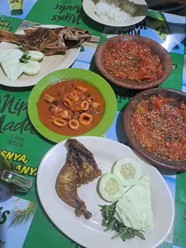 https://horego-prod-outlets-photos.s3.ap-southeast-3.amazonaws.com/horego.com/banjarmasin-tengah/restaurant/seafood-artomoro/review/thumbnail/af1qippptjt3isr-av5yzefn4ifketkbbgk-ka-rn8hz.jpg