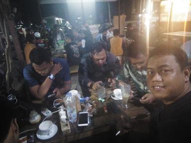 https://horego-prod-outlets-photos.s3.ap-southeast-3.amazonaws.com/horego.com/banjarmasin-timur/cafe/warkop-brother-camp/review/thumbnail/af1qipnpb5lohp2rjbdpmljrskn7izeyc9v9dmnpfaad.jpg