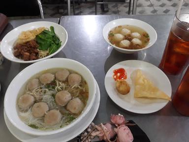 https://horego-prod-outlets-photos.s3.ap-southeast-3.amazonaws.com/horego.com/banjarmasin-utara/restaurant/depot-bakso-ibu-sukini/review/thumbnail/af1qipnu2od0iar0ruiddtcha1vpykggbxa7vg5cl9kg.jpg