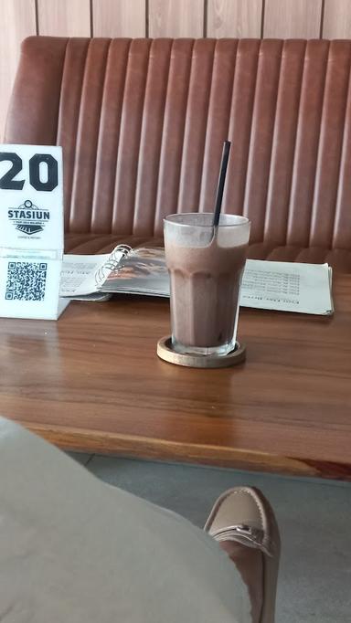 https://horego-prod-outlets-photos.s3.ap-southeast-3.amazonaws.com/horego.com/banjarsari/cafe/stasiun-kopi-balapan/review/thumbnail/af1qipp9j39tvbjdrfy7d8unan6a_xwmfqaitm75otlb.jpg