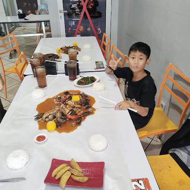 https://horego-prod-outlets-photos.s3.ap-southeast-3.amazonaws.com/horego.com/beji/restaurant/rumah-lobster-depok/review/thumbnail/af1qipn_mrevla2wnh-ebw6twy_iquphblcs6siucatm.jpg