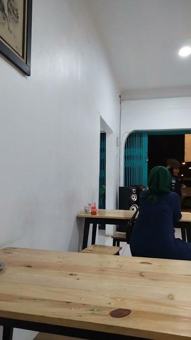 https://horego-prod-outlets-photos.s3.ap-southeast-3.amazonaws.com/horego.com/beji/restaurant/warung-anita/review/thumbnail/af1qippc9oky3pnhutvb85vgxp3te6xyblwgmsnql1z3.jpg