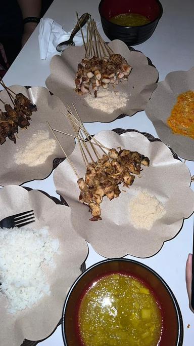 https://horego-prod-outlets-photos.s3.ap-southeast-3.amazonaws.com/horego.com/bekasi-barat/restaurant/sate-asin-pedas-galaxy/review/thumbnail/af1qipnch24qs1r5txyhs3zbuqdvoqkhjnujmt-hfw0.jpg