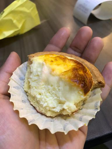 https://horego-prod-outlets-photos.s3.ap-southeast-3.amazonaws.com/horego.com/bekasi-selatan/bakery/hokkaido-baked-chesse-tart/review/thumbnail/af1qipnzuef_qdpxdqcl41xcivv5yizszudvgclvlvy.jpg