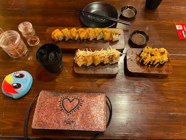 https://horego-prod-outlets-photos.s3.ap-southeast-3.amazonaws.com/horego.com/bekasi-selatan/japanese-restaurant/warunk-sushi-bekasi/review/thumbnail/af1qipmnyfoznersvs3glrgl8ghty2rx3ftdyqstz_yv.jpg