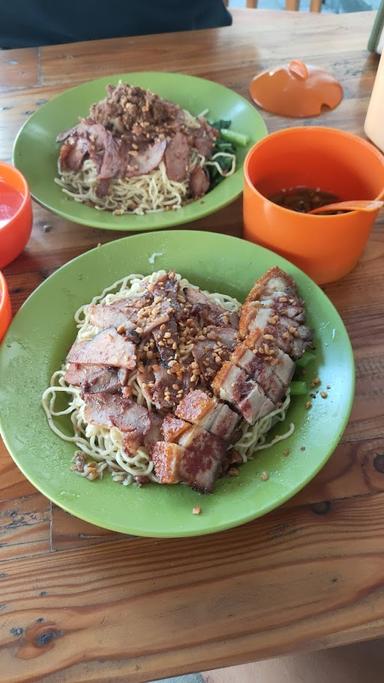 https://horego-prod-outlets-photos.s3.ap-southeast-3.amazonaws.com/horego.com/bekasi-selatan/restaurant/bakmi-charsiu-gloria/review/thumbnail/af1qippwhqbr3jurs-zvbp96x2u3ldp639pbqkpo9096.jpg