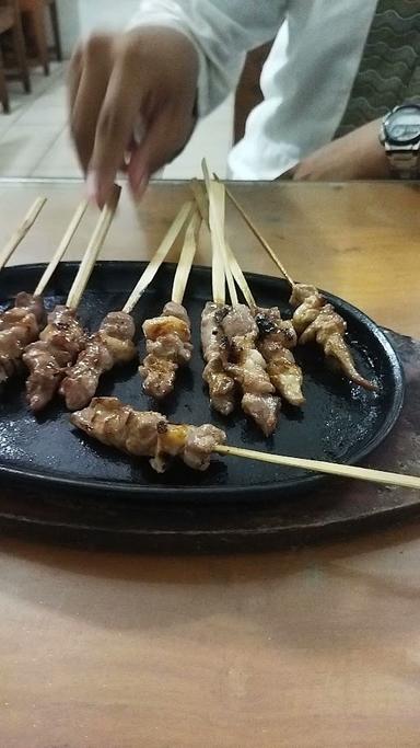 https://horego-prod-outlets-photos.s3.ap-southeast-3.amazonaws.com/horego.com/bekasi-selatan/restaurant/malibu-sate-kambing-muda-khas-tegal-galaxy/review/thumbnail/af1qipnhtrdygcyux9tn79er7tqkc6febgkm-rknn-al.jpg