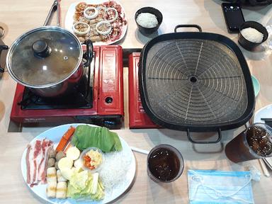 https://horego-prod-outlets-photos.s3.ap-southeast-3.amazonaws.com/horego.com/bekasi-selatan/restaurant/melayu-steamboat/review/thumbnail/af1qipnw1gctgkdvwu3vcha6zzdcko7zgno8bosrxpye.jpg