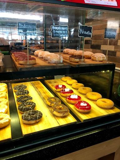 https://horego-prod-outlets-photos.s3.ap-southeast-3.amazonaws.com/horego.com/benda/cafe/krispy-kreme-soekarno-hatta-terminal-3/ambience/thumbnail/AF1QipOjyaE6fPXPS3SNsM7WEJtysAB9PPNfz8swI5df.jpg