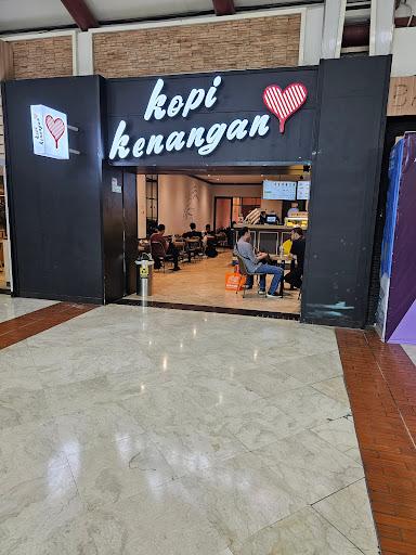 https://horego-prod-outlets-photos.s3.ap-southeast-3.amazonaws.com/horego.com/benda/coffee-shop/kopi-kenangan-terminal-2-e-kedatangan-bandara-soekarno-hatta/review/thumbnail/af1qipph9zaecchf2ywmwp0wvywyxbn1wvdenc6grbgs.jpg