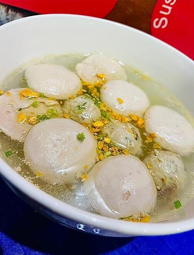 https://horego-prod-outlets-photos.s3.ap-southeast-3.amazonaws.com/horego.com/benda/restaurant/bakso-afung/review/thumbnail/af1qipnhv2677ei8dmqjik6qk5fwwtmoxs0dudznspii.jpg