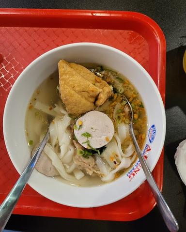 https://horego-prod-outlets-photos.s3.ap-southeast-3.amazonaws.com/horego.com/benda/restaurant/bakso-afung-keberangkatan-domestik/food/thumbnail/AF1QipOd_nI6XxRWIwlY217U-JqsCuQhlBhCdDXI0iBY.jpg