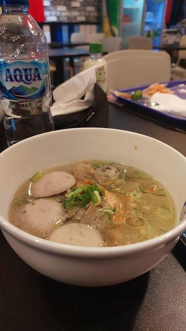 https://horego-prod-outlets-photos.s3.ap-southeast-3.amazonaws.com/horego.com/benda/restaurant/baso-a-fung-terminal-3-soekarno-hatta-kedatangan/review/thumbnail/af1qippobjyrzdffzjfguhc4hivobhvf_rtxkq57wq1r.jpg