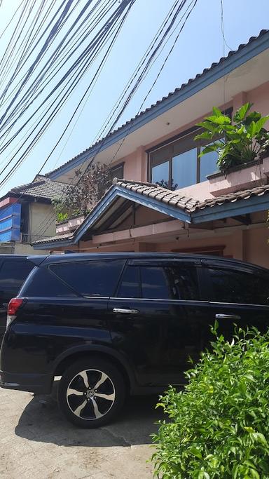 https://horego-prod-outlets-photos.s3.ap-southeast-3.amazonaws.com/horego.com/benda/restaurant/gudeg-jogja-bu-hani/review/thumbnail/AF1QipO4OONy_cjFRlLV3n_95kdN6rleAaG5JFZ-YjrZ.jpg