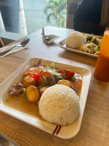 https://horego-prod-outlets-photos.s3.ap-southeast-3.amazonaws.com/horego.com/benda/restaurant/solaria-bandar-udara-internasional-soekarno-hatta-terminal-2d/review/thumbnail/af1qippqwykd77z9us3hw1xiwvym3loywye1utksr-x5.jpg