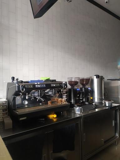 https://horego-prod-outlets-photos.s3.ap-southeast-3.amazonaws.com/horego.com/bogor-barat---kota/coffee-shop/kopi-kenangan-ruko-pasirkuda-ciomas/review/thumbnail/af1qipmu51unpvcvqn1tszcn_zzivika-jobsqubdrfm.jpg