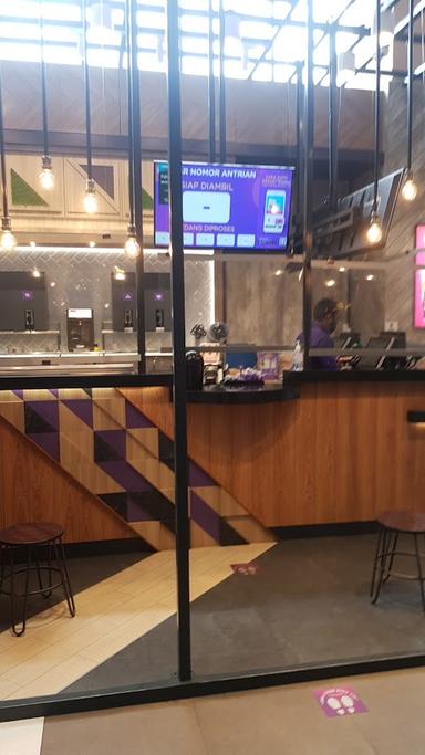 https://horego-prod-outlets-photos.s3.ap-southeast-3.amazonaws.com/horego.com/bogor-selatan/cafe/chatime-boxies/review/thumbnail/af1qippwhxml7hqyd_j3qvads9xdo8l-zavpdu7n9ljf.jpg