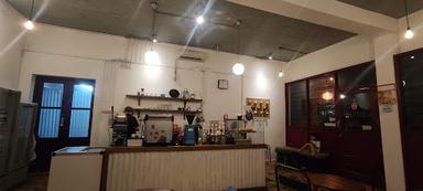 https://horego-prod-outlets-photos.s3.ap-southeast-3.amazonaws.com/horego.com/bogor-selatan/coffee-shop/kedai-kopi-hopeng/review/thumbnail/af1qipovpred4vkkaawslcelb-3toktf9ihomp8hrt90.jpg