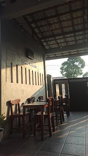 https://horego-prod-outlets-photos.s3.ap-southeast-3.amazonaws.com/horego.com/bogor-selatan/coffee-shop/ruang-imajinasi-coffee-eatery/review/thumbnail/af1qipnholsb8g2gnodbpeztrsit_9jpcxp-cyd7kqbq.jpg