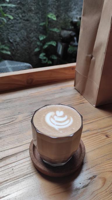 https://horego-prod-outlets-photos.s3.ap-southeast-3.amazonaws.com/horego.com/bogor-selatan/coffee-shop/soeka-kopi/review/thumbnail/af1qipodd6zmxnkrbjdz6szih8rslutvmdgrdqocvjm.jpg