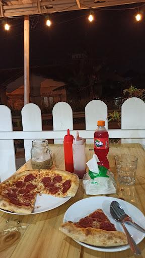 https://horego-prod-outlets-photos.s3.ap-southeast-3.amazonaws.com/horego.com/bogor-selatan/restaurant/i-vins-kitchen-pizza-pasta-mulyaharja/review/thumbnail/af1qipnxdjz0rsotwwmdh_cgiug-fypjuwkkcigpo6ec.jpg