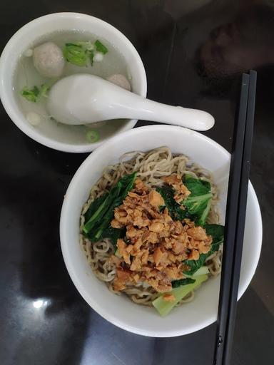 https://horego-prod-outlets-photos.s3.ap-southeast-3.amazonaws.com/horego.com/bogor-selatan---kota/chinese-restaurant/bakmie-nieki/food/thumbnail/AF1QipMLOA70toztKJAaDBkLi1iFzgo33ynRt42k4Oac.jpg