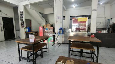 https://horego-prod-outlets-photos.s3.ap-southeast-3.amazonaws.com/horego.com/bogor-selatan---kota/chinese-restaurant/bubur-spesial-batutulis/review/thumbnail/af1qipmvbymw5ehfqx1tmqrste8htatkml1zup8u1rsl.jpg