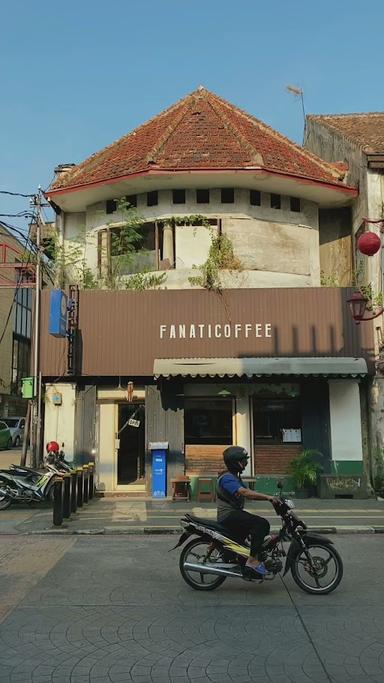 https://horego-prod-outlets-photos.s3.ap-southeast-3.amazonaws.com/horego.com/bogor-selatan---kota/coffee-shop/fanaticoffee-coffeetaria/review/thumbnail/af1qipnpixtv1l-mhbraalbpkv4n8d2yvypayjpng_-t.jpg