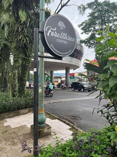 https://horego-prod-outlets-photos.s3.ap-southeast-3.amazonaws.com/horego.com/bogor-selatan---kota/coffee-shop/foresthree-coffee-bnr/review/thumbnail/af1qipnps80l_i2s3pg71noganxnqxwomhj7jdip-q0r.jpg