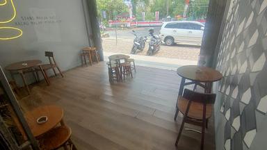 https://horego-prod-outlets-photos.s3.ap-southeast-3.amazonaws.com/horego.com/bogor-selatan---kota/coffee-shop/kopi-nako-batutulis/review/thumbnail/af1qipnuupc6e8esvcnfzphe86cakbm95zmzuyie4adl.jpg