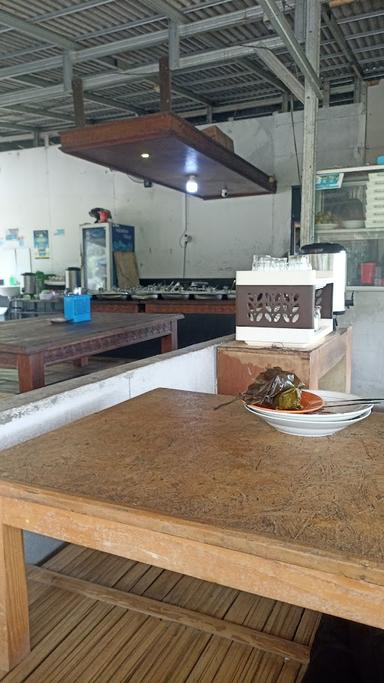 https://horego-prod-outlets-photos.s3.ap-southeast-3.amazonaws.com/horego.com/bogor-selatan---kota/restaurant/waroeng-sunda-neng-ulfah/review/thumbnail/af1qipmn7_leehidcsmzd1o3uobcbtnl_qnzjtwtdhzu.jpg