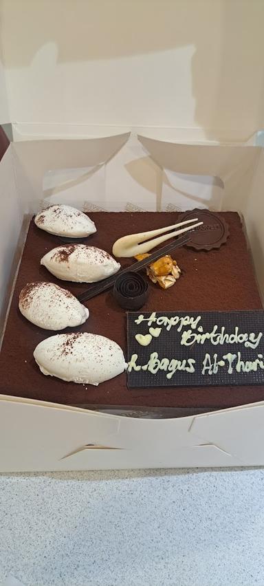 https://horego-prod-outlets-photos.s3.ap-southeast-3.amazonaws.com/horego.com/bojongsari/bakery/the-harvest-cakes-sawangan/review/thumbnail/af1qipn8uhqbgayhxkzjfjdz_30hvmokupoont3cjax_.jpg