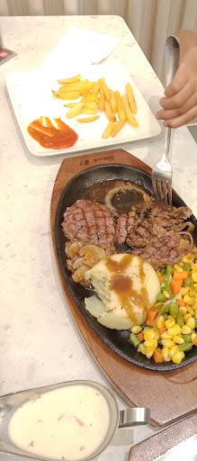 https://horego-prod-outlets-photos.s3.ap-southeast-3.amazonaws.com/horego.com/bojongsari/restaurant/steak-21-the-park-sawangan/review/thumbnail/af1qipotwzxgn7dkluryow4_g2nfk4wnhe0viqmxjwbe.jpg