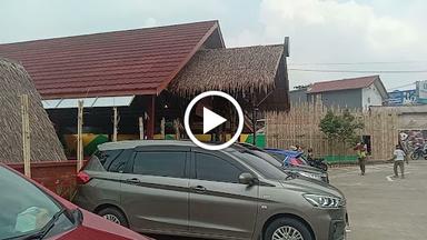 https://horego-prod-outlets-photos.s3.ap-southeast-3.amazonaws.com/horego.com/bojongsari/restaurant/warung-sunda-bumi-sadayana-sawangan/review/thumbnail/AF1QipMo5gdbZ0VNCfXl_1uqNWjkJJI1O9cL1G7hydyU.jpg