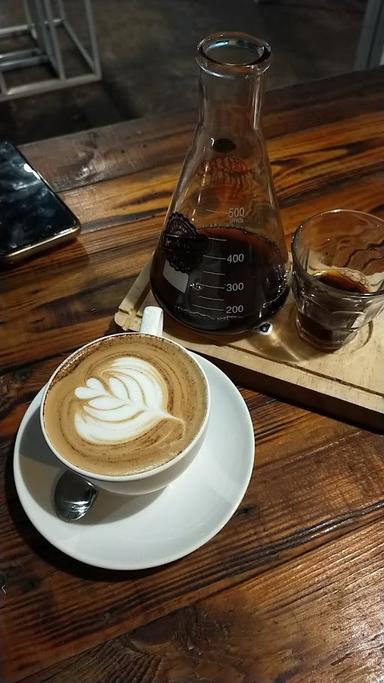 https://horego-prod-outlets-photos.s3.ap-southeast-3.amazonaws.com/horego.com/boyolali/coffee-shop/gerobak-seduh-horock-coffee/review/thumbnail/af1qipnrzfyybkbboazm3hkngqewdugylxpy1znm3zod.jpg