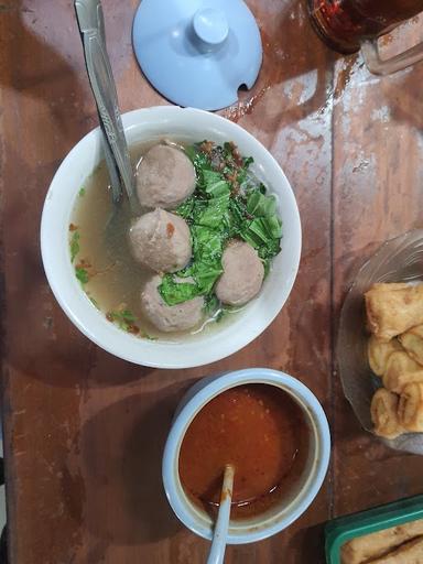 https://horego-prod-outlets-photos.s3.ap-southeast-3.amazonaws.com/horego.com/boyolali/restaurant/bakso-malang-pak-slamet-1/review/thumbnail/af1qipoz4y3yxonu19prw_-kz7awkz3xebnntdsonwf5.jpg