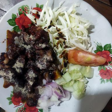 https://horego-prod-outlets-photos.s3.ap-southeast-3.amazonaws.com/horego.com/boyolali/restaurant/sate-kambing-mbak-wiwid/review/thumbnail/af1qipmmx-hkitih8if178y3w4t9obepz3j6yivemvmk.jpg