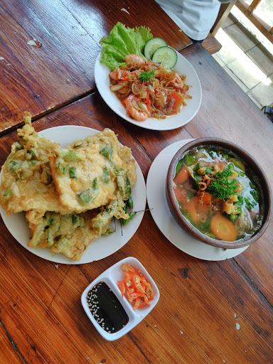 https://horego-prod-outlets-photos.s3.ap-southeast-3.amazonaws.com/horego.com/bringin/restaurant/cafe-pandangan-pertama/review/thumbnail/af1qipmaru9vydoohfftqog_mdy8kdgxznfr_rpnjijy.jpg