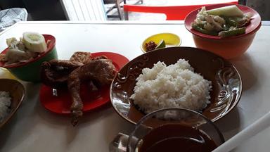 https://horego-prod-outlets-photos.s3.ap-southeast-3.amazonaws.com/horego.com/bubutan/restaurant/depot-ayam-goreng-muji-lestari/review/thumbnail/af1qipm3f6pkgyudgimntxhmsnd2qjb_snsu4qslzdfq.jpg