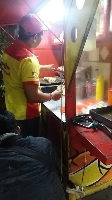 https://horego-prod-outlets-photos.s3.ap-southeast-3.amazonaws.com/horego.com/bubutan/restaurant/kebab-turki-baba-rafi-indomaret-kalibutuh/review/thumbnail/af1qipnkyfyopkqxf4js3m9qqnephiafzcoityqq7inu.jpg